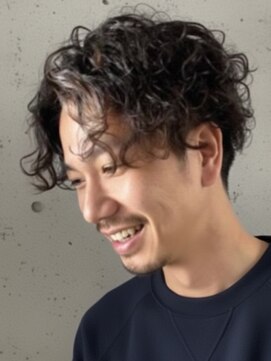 トゥルートラスト オムオム 甲府和戸(True Trust HOMME HOMME) メンズ ツーブロック フェザーパーマ プードルパーマ