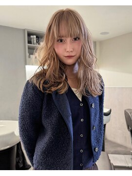 ニコフクオカヘアーメイク(NIKO Fukuoka Hair Make) ブリーチ2回で赤の残留を消したホワイトベージュ