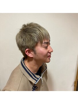 ラクヘアー 上福岡店 20代30代長めバングゴールデンホワイトアッシュ刈り上げ清潔感