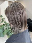 ハイライトダブルカラーグレージュケアブリーチショートボブ