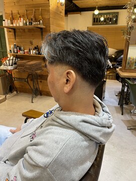 チリンバイロストシティー(Chillin by LOSTCITY) フェードカット