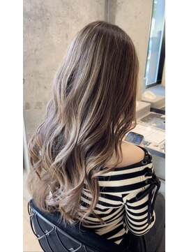 ミリ(milli Produce by ITAKURA) ハイライトブラウンカラー