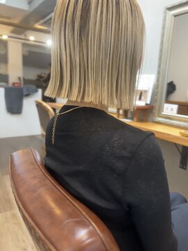 コンパス(COMPASS) 切りっぱなしベージュボブ