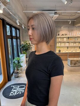 オムズポカ 栄矢場町店(OM's poka) ショートボブ/シルバーカラー/ブリーチカラー/ダブルカラー