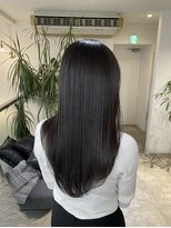 エレノア 新宿新南口(Eleanor)&nbsp;重くない。シアーな艶髪ロング
