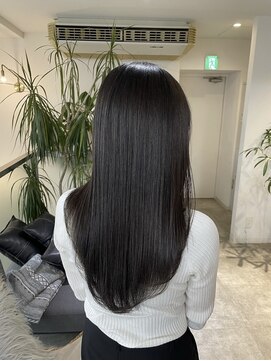 エレノア 新宿新南口(Eleanor) 重くない。シアーな艶髪ロング