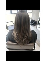 トルネード(TORNADO)&nbsp;外国人風ミディアム ハイライトバレイヤージュ グレージュ