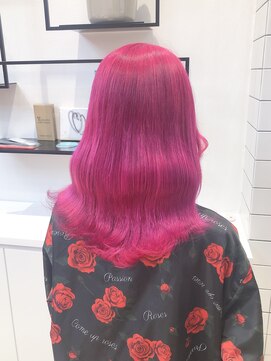 エイトヘアー(8 HAIR) 派手髪ピンク