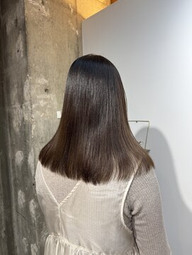 イロ(iro*) ☆大人似合わせダークナチュラルベージュストレートミディ