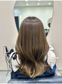オリーブベージュで明るめ艶カラー