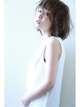 ヌーム 塚本店(NOOM) 【オン眉】マッシュウルフな切りっぱなしボブxグレージュ