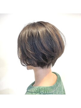 ムーア(MUA) 【MUA 札幌　大通】エアリーショートボブ×オリーブベージュ