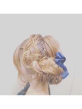サファイア(SAPPHIRE) 結婚式で活躍!!太編アップスタイルヽ(^o^)丿