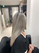 ジーレ(jiire)&nbsp;ホワイトブロンドバレイヤージュ