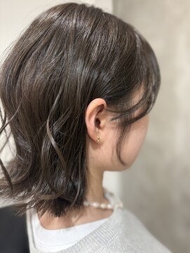 レンネ(Renee) 色気切りっぱなしレイヤーボブ×秋の透明感オリーブベージュ