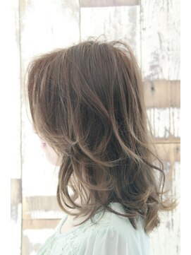 ヘアメイク イズム(HAIR MAKE ism) 【ism 千葉】軽やかアッシュブラウン×大人レイヤーミディS