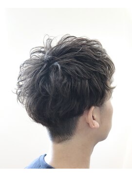 ウィスカーヘアー(whisker hair) アップバングマッシュ