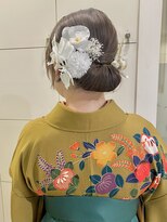 ビファインイーハアヴェダ(Befine e-ha AVEDA) シンプルシニヨン×胡蝶蘭ヘアセット