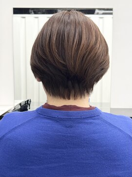 ココ 本八幡(KOKO) 黒髪クラゲヘアーオリーブグレー小顔ココアベージュ卵型ショート