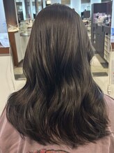 白髪染めメニューが豊富大人女性にオススメヴィラロドラ、ハイブライトカラー、白髪ぼかしがオススメ