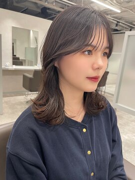 キートス(Kiitos) ミディアムレイヤーくびれヘア韓国風
