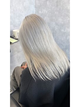 グランデ リー(GRANDE ly) ホワイトシルバーカラー