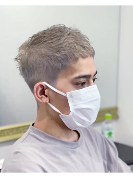 ミリ 国分寺(Mili) 刈り上げメンズカット&シルバーグレーカラー