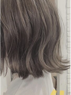 アルバハナレ 横浜(αlba HANARE) ミルクティーベージュ×ハイライト×大人可愛い切りっぱなしボブ