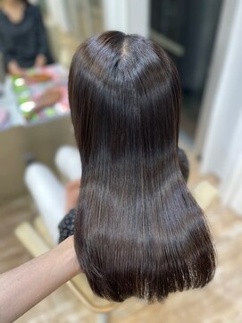 プラグ(Plug) 酸性ストレートツヤ感美髪セミロングブラウンカラー20代30代40代