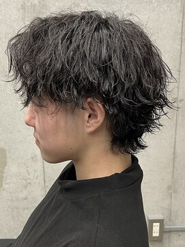 フイ 恵比寿(Hui) 波巻きパーマ/センターパートウルフ/ショートウルフ