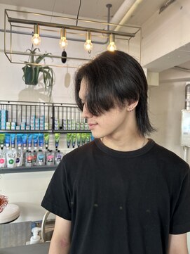 ピノ(pino.) メンズカットセンターパートウルフハイレイヤー