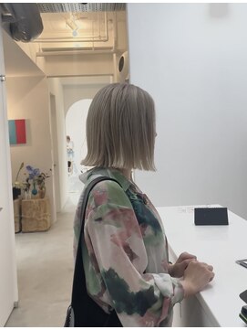 サン(SAN) 切りっぱなしボブ/ホワイトベージュ