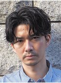 ニュアンスパーマ/センターパート/アップバング/黒髪/刈り上げ