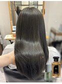 オリーブグレージュ