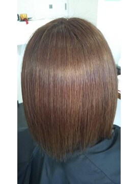 ジャスミン ツヤ髪ショートスタイル