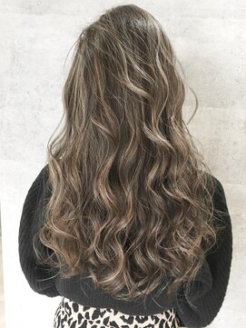 オリ(‘Oli) ハイライト_パールベージュ