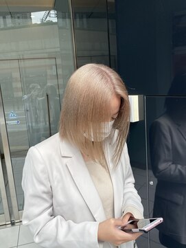 リー 梅田(Lee) ブロンドベージュ