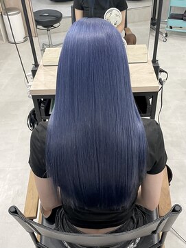 ロウル 渋谷(LOWRL) グレーに落ちるブルーカラー