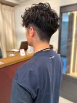 アトリエ(atelier.)&nbsp;ツーブロック スパイラルパーマ 20代 黒髪 刈り上げ