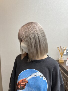 リングバイモアムー(Ring by Moremuu) ブリーチカラーシルバーグレー