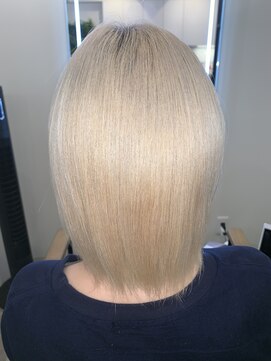 アールサロン アオヤマ(Rr SALON AOYAMA) ホワイトブリーチミネコラ