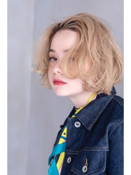 エイミー(Aimee) Aimee 町田 プラチナブロンド