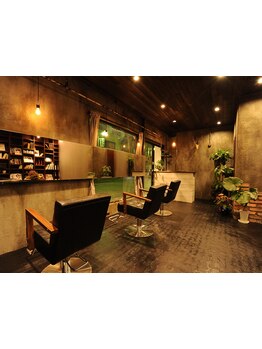 [BLAST.]はセット面3席のみの完全プライベートサロン◇店内の落ち着いた雰囲気に、思わずリラックスする―