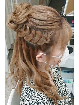 ヘアーメイク ティアラ(Hair make Tiara) お団子ハーフアップヘア☆+゜