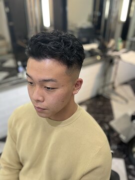 メリケンバーバーショップ フクオカ(MERICAN BARBERSHOP FUK) かきあげスパイラルパーマフェードバーバー