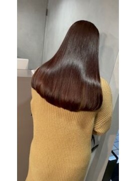 アイユー(ii+U) 絹髪　ロング　髪質改善トリートメント　艶　ブラウン