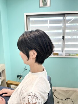 ホロー(Hollow) 横顔美人コンパクトショートボブ