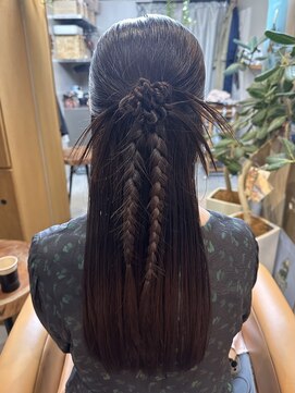 ワッツユアヘアストーリー(What’s your hair story) ハーフアップ/ヘアアレンジ/ロングヘア/カチモリ/結婚式ヘア