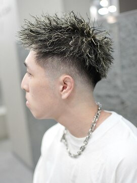 スラッシュ(SLASH) ツイストパーマ/短髪/ホワイトメッシュ/スキンフェード/姫路