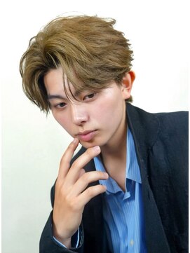 ピア ヤクイン(Pia Yakuin) 程よい抜け感と動きのあるフェザーショート